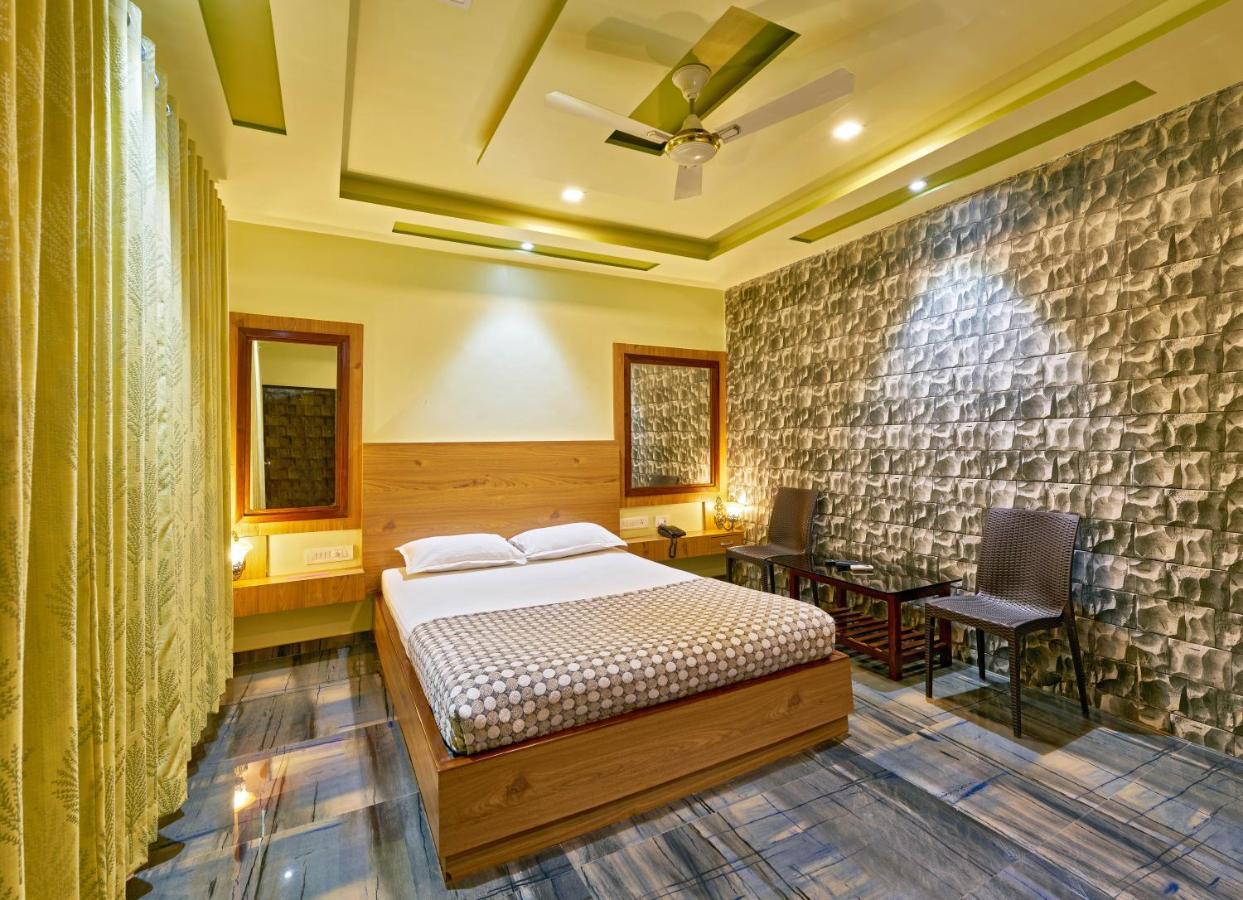 Hotel Saptarang Residency Panhāla Exteriör bild