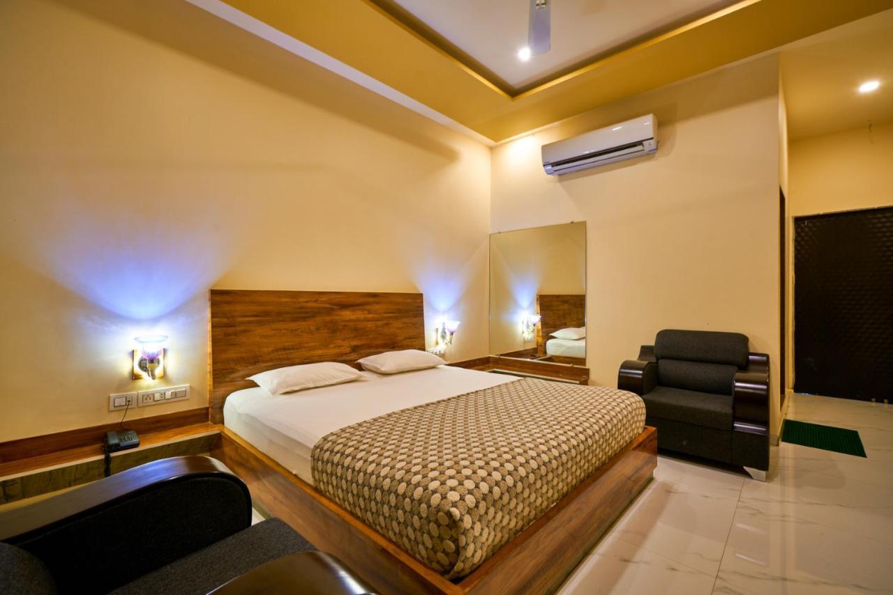Hotel Saptarang Residency Panhāla Exteriör bild