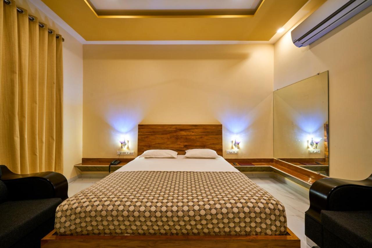 Hotel Saptarang Residency Panhāla Exteriör bild