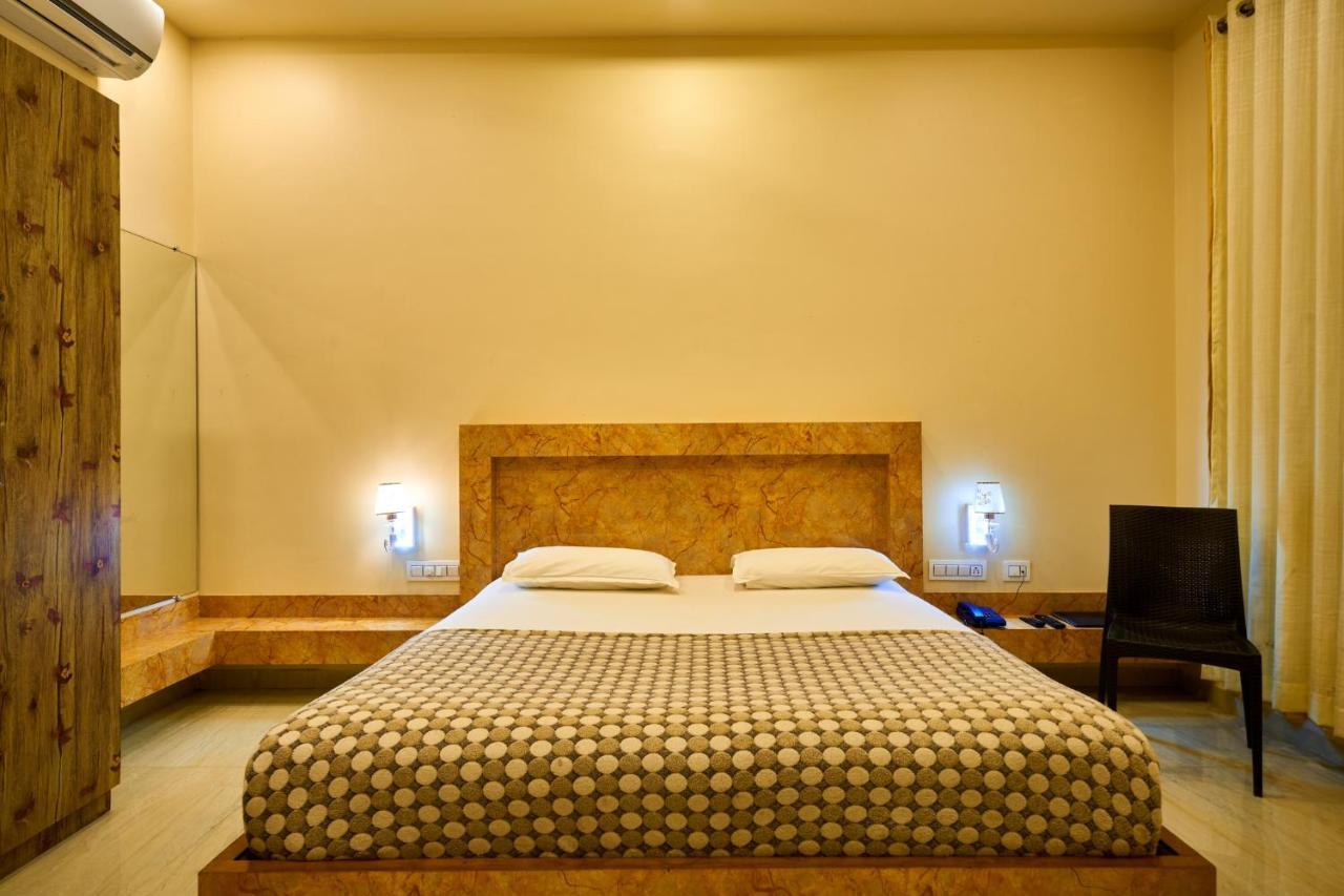 Hotel Saptarang Residency Panhāla Exteriör bild